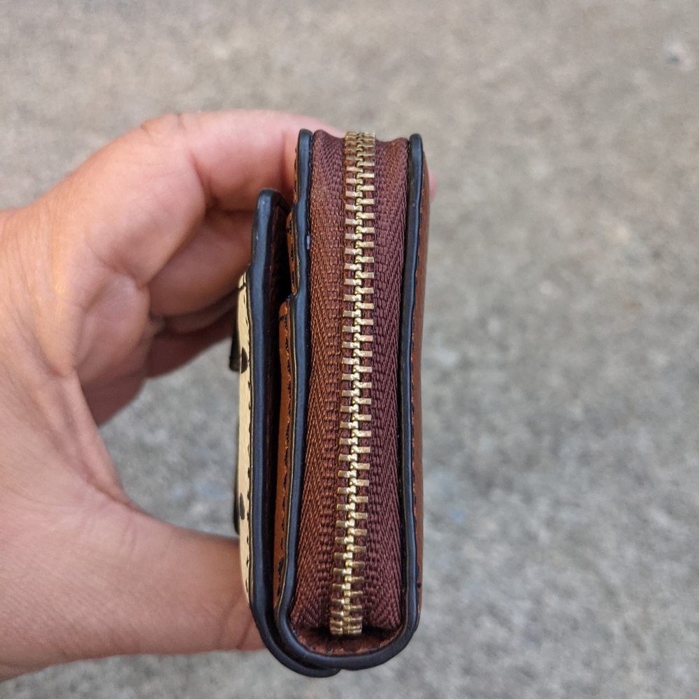 Women's Fossil Multiple Compartment Wallet Euc - image 2